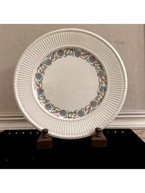 Vintage Wedgwood Edme Banbury floral plate